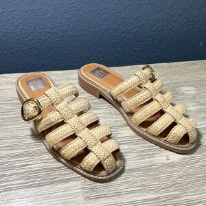 NWOT!!! DV by Dolce Vita Women's Beige Strappy Sandals